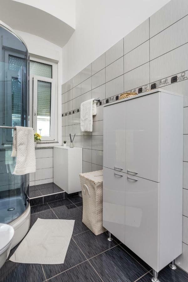 Molo Longo Apartment *